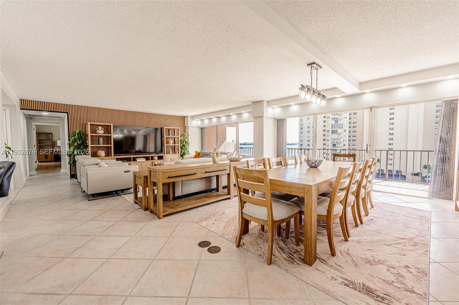 1800 NE 114th St #909 Miami, FL 33181