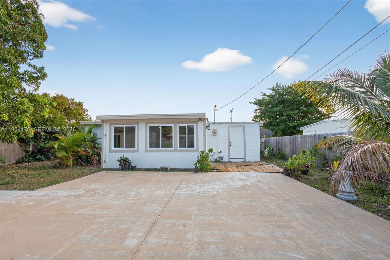 171 Tulip Tree Dr Lake Worth, FL 33462