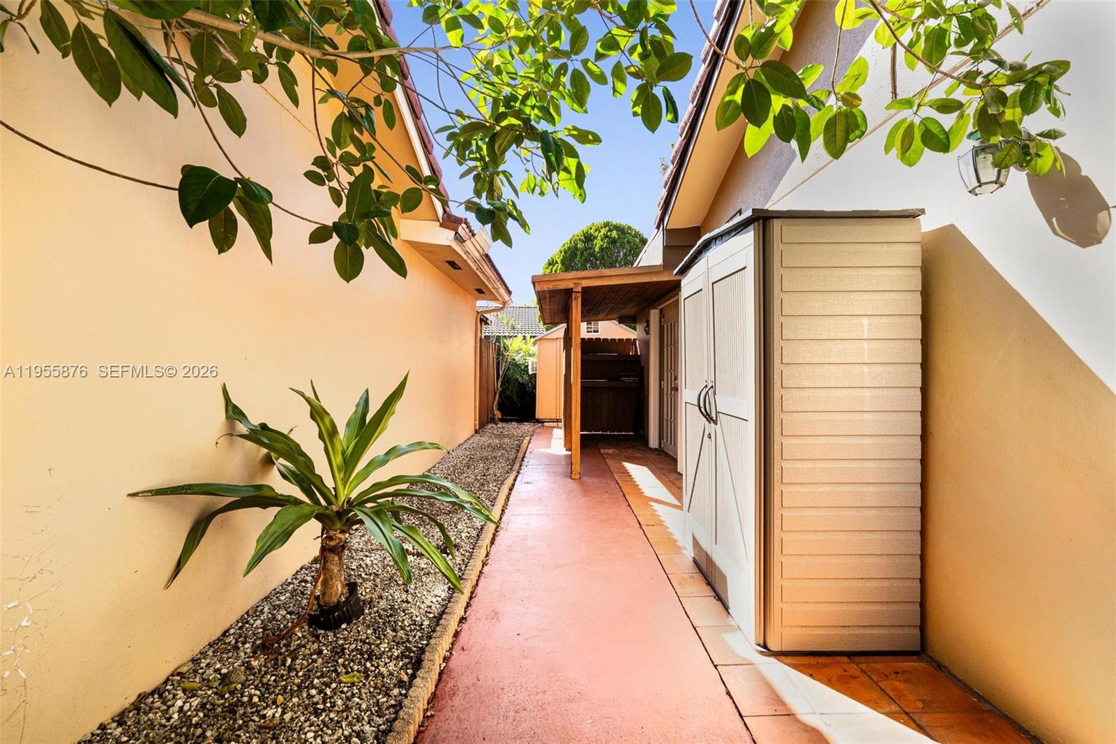 7476 SW 112th Pl Miami, FL 33173