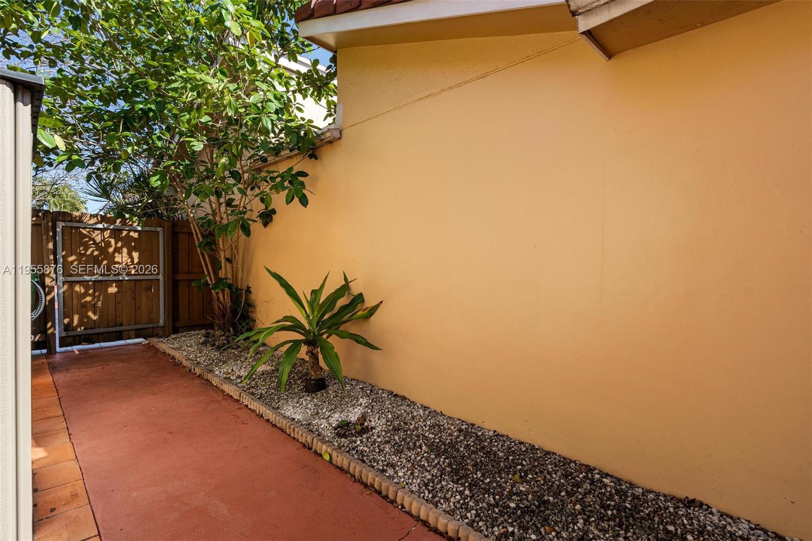 7476 SW 112th Pl Miami, FL 33173