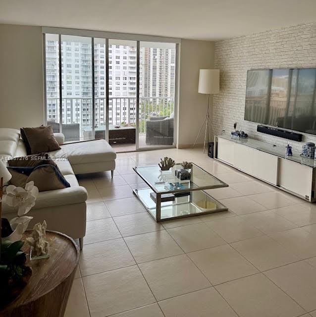 2801 NE 183rd St #1208W