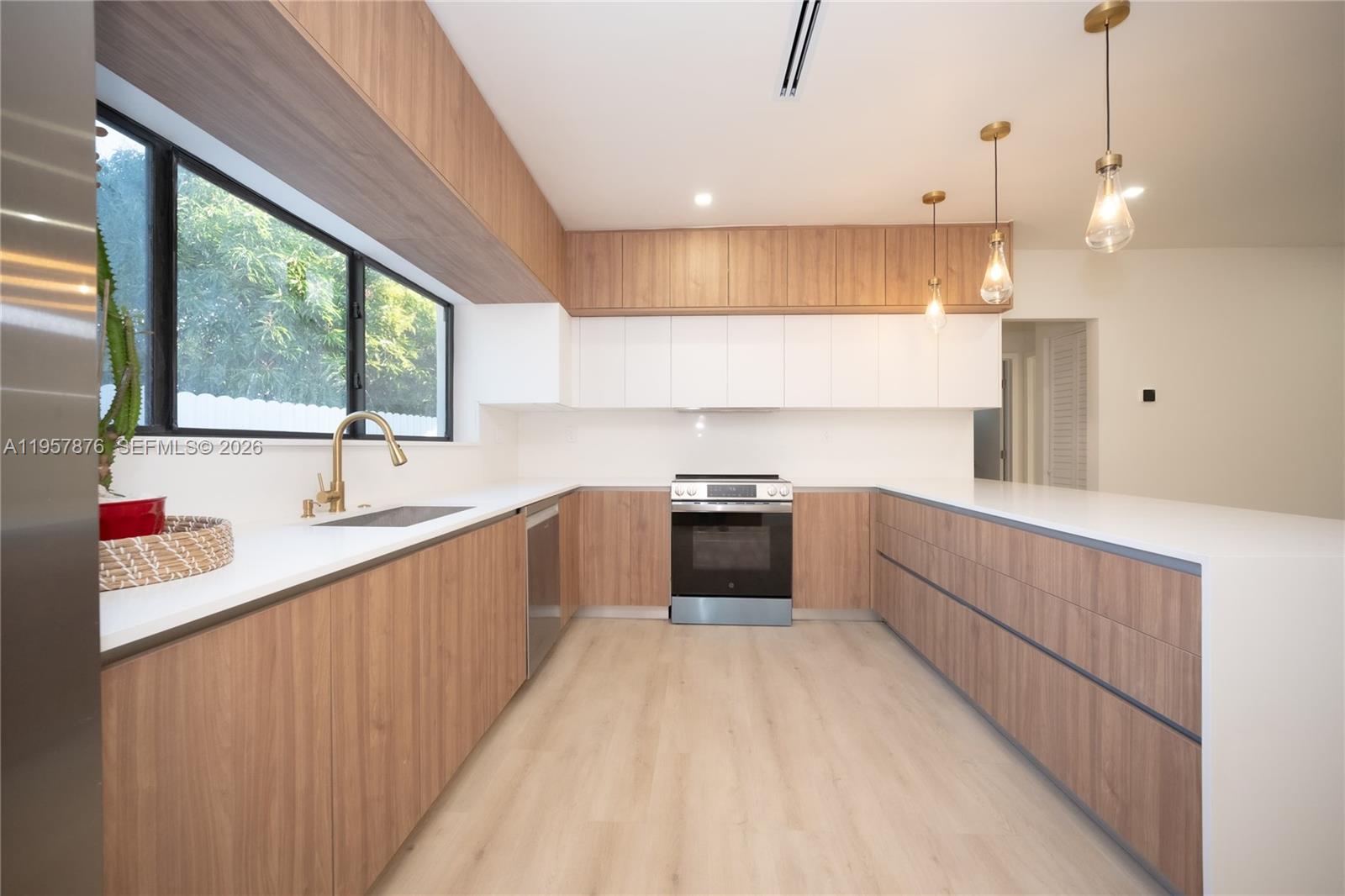 15411 NE 10th Ave North Miami Beach, FL 33162