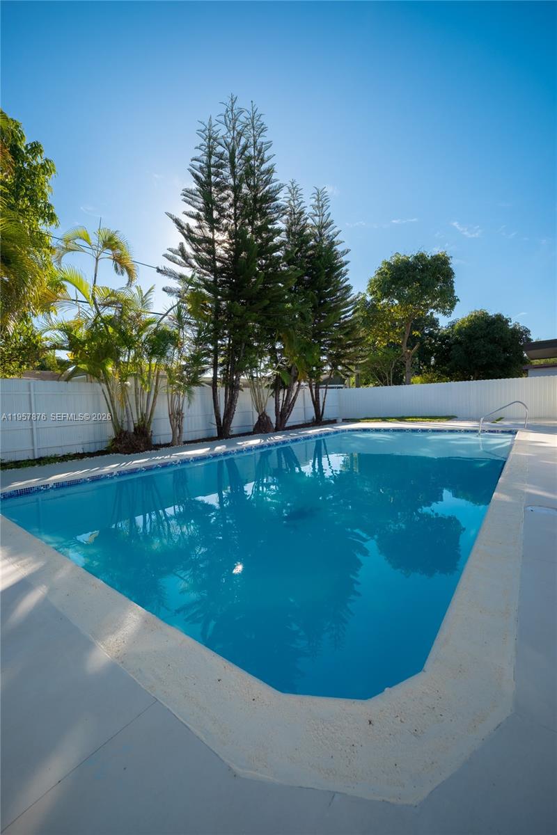 15411 NE 10th Ave North Miami Beach, FL 33162