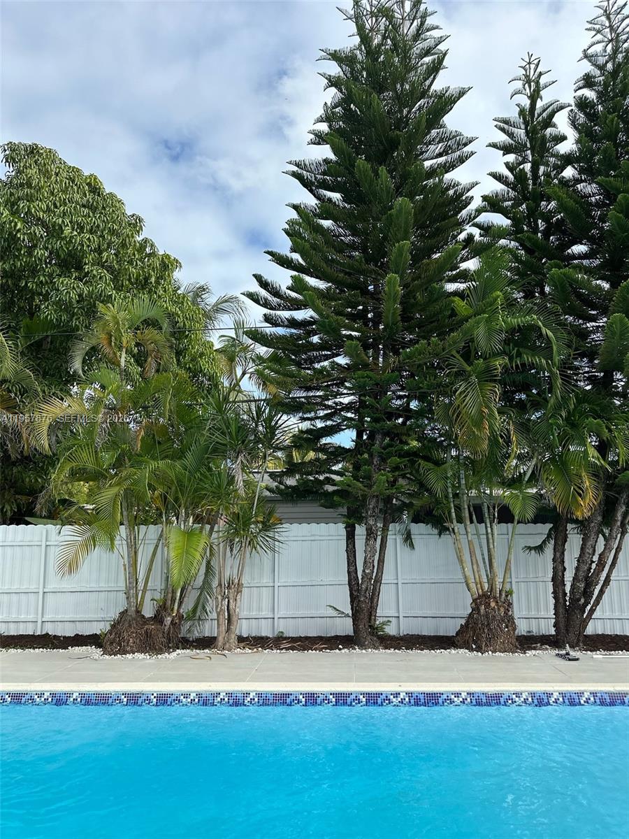 15411 NE 10th Ave North Miami Beach, FL 33162