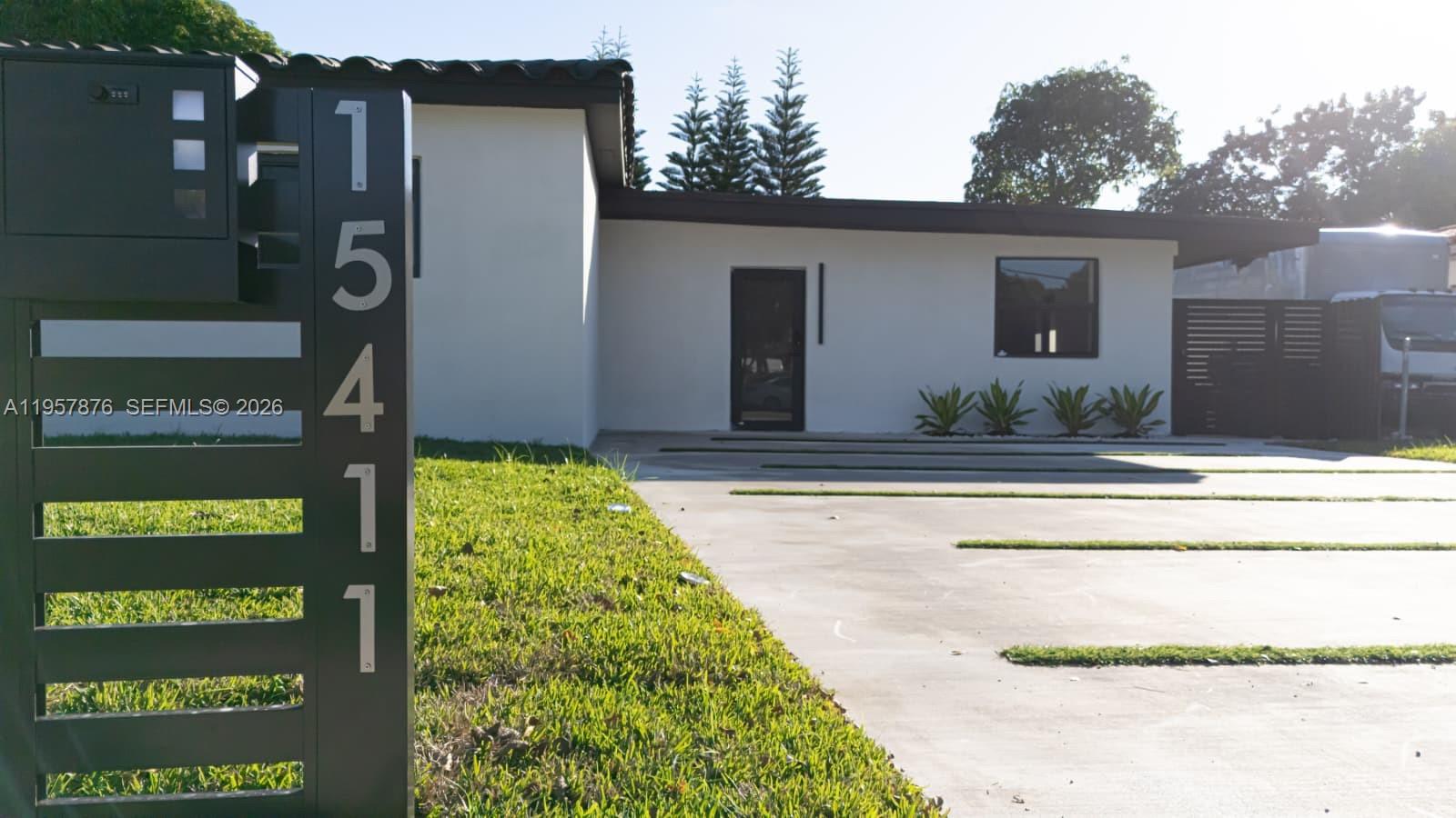 15411 NE 10th Ave North Miami Beach, FL 33162