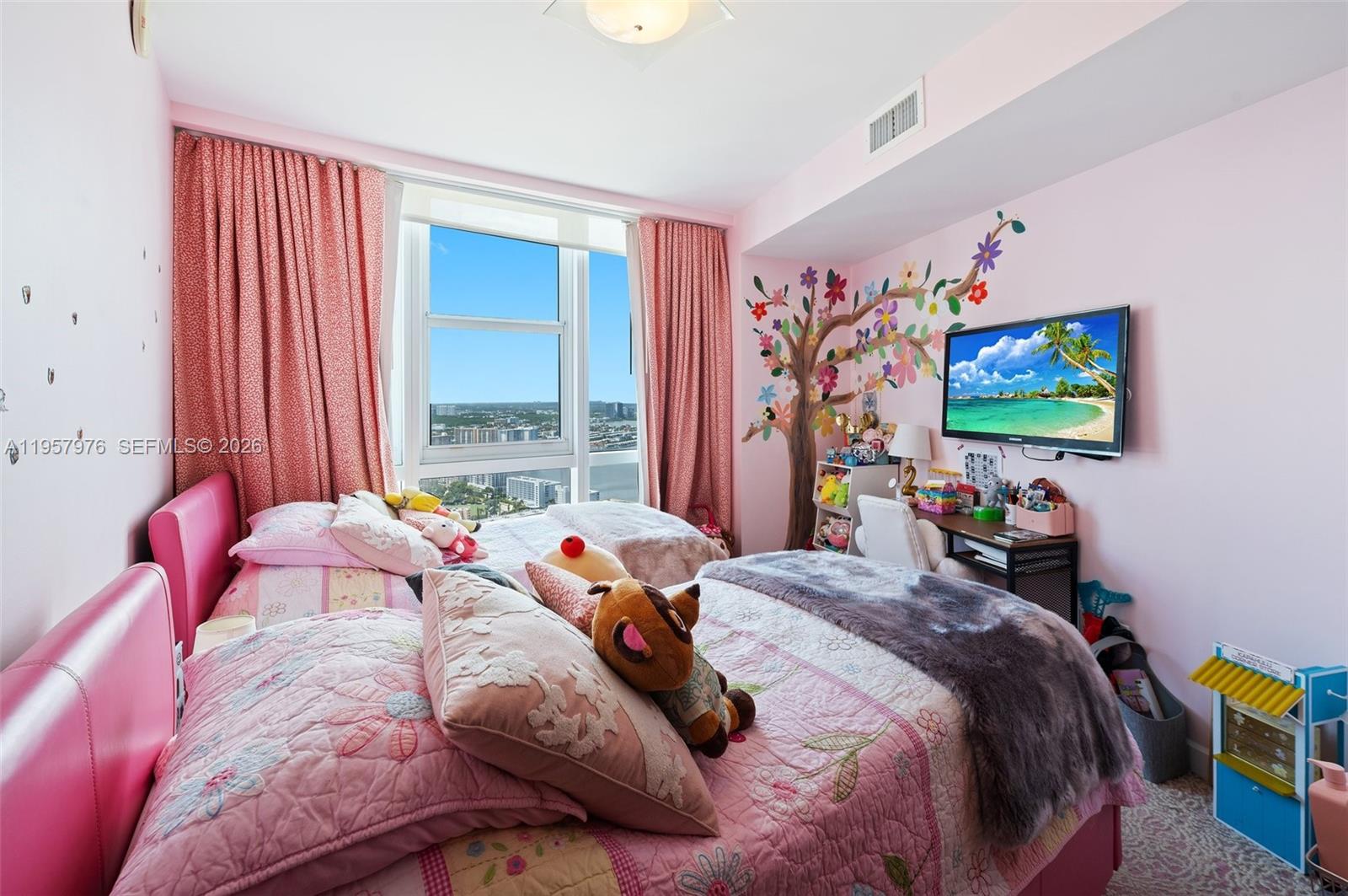 image Trump Royale25