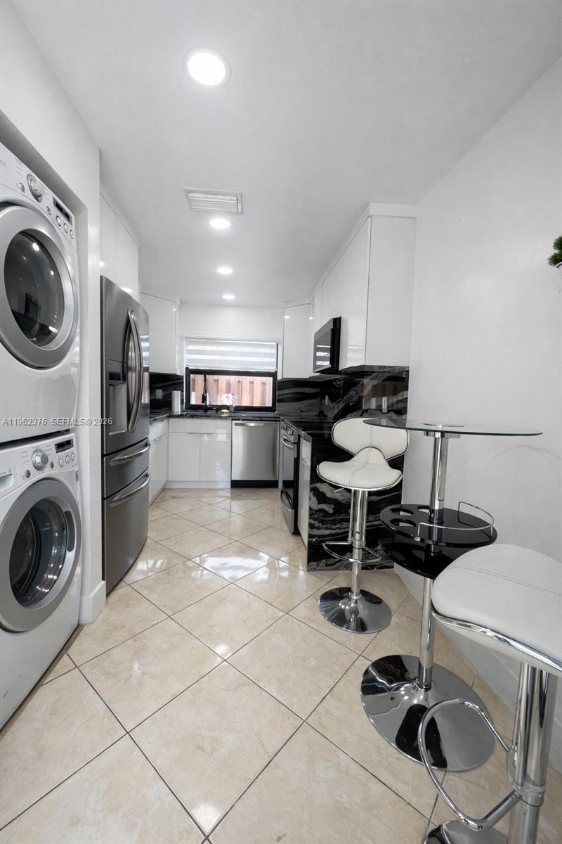 6012 NW 172nd Ter Cir