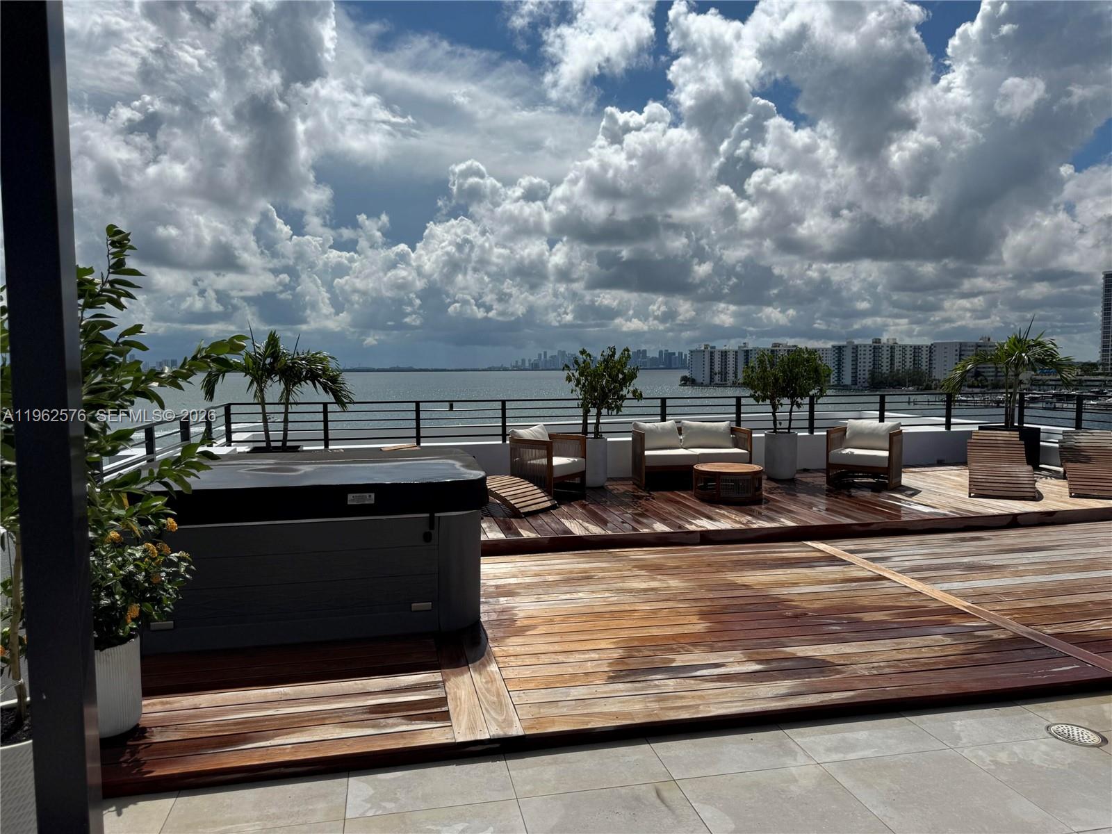 1930 Bay Dr Fith Level Un Miami Beach, FL 33141