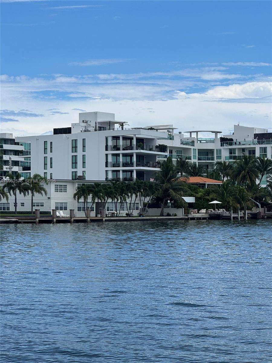 1930 Bay Dr Fith Level Un Miami Beach, FL 33141