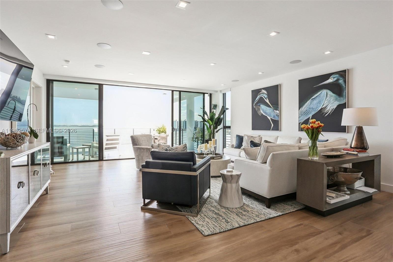 1930 Bay Dr Fith Level Un Miami Beach, FL 33141