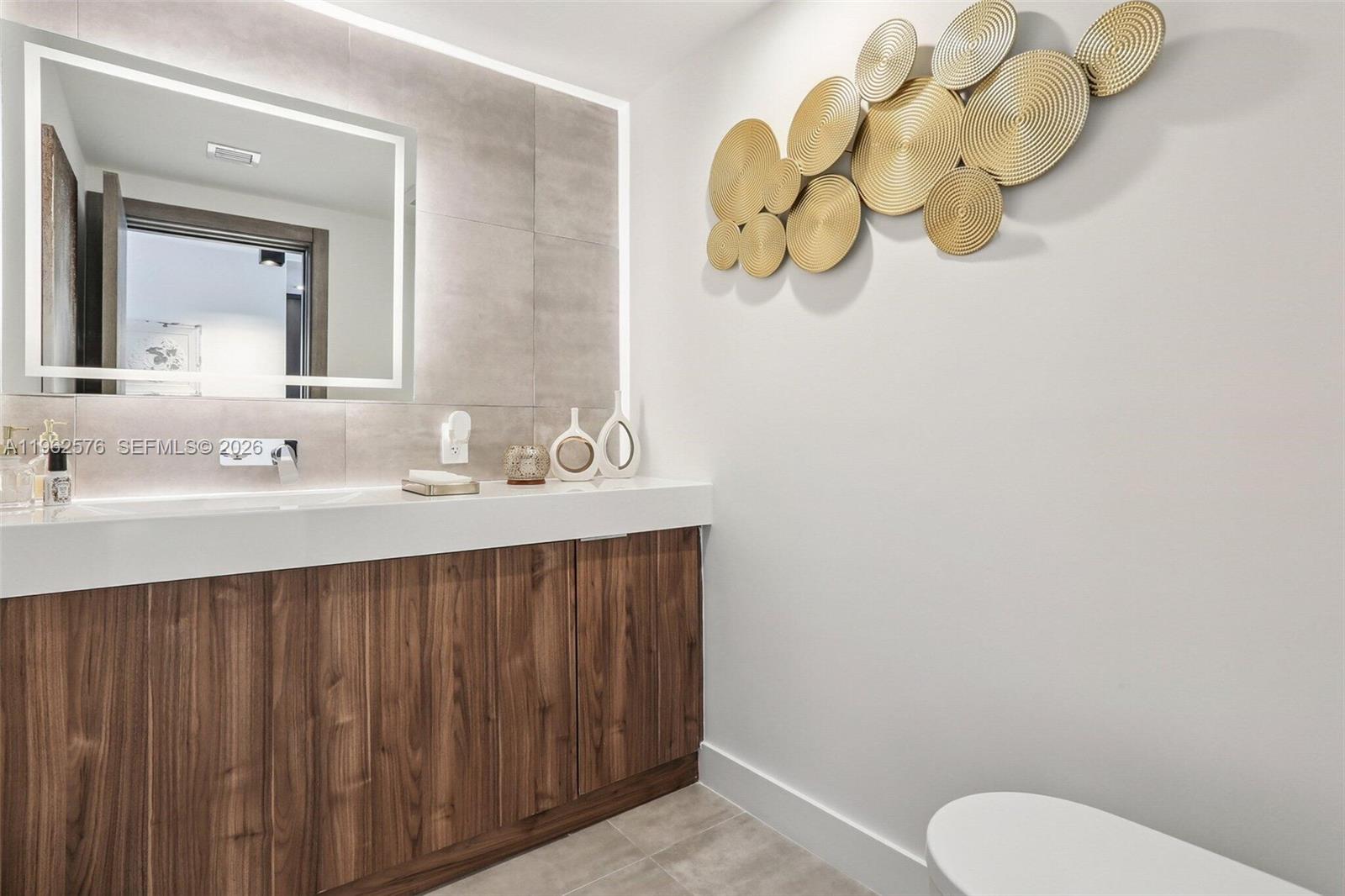 1930 Bay Dr Fith Level Un Miami Beach, FL 33141