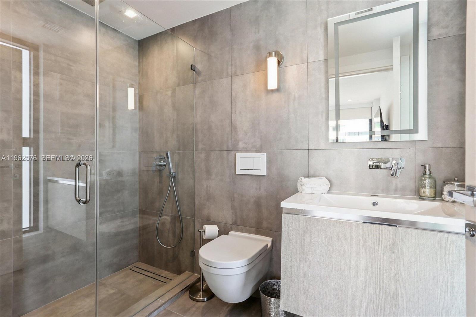 1930 Bay Dr Fith Level Un Miami Beach, FL 33141