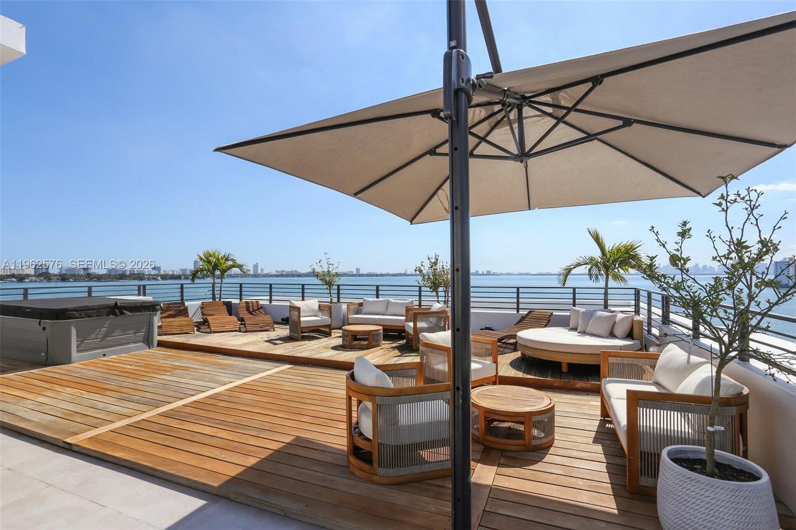 1930 Bay Dr Fith Level Un Miami Beach, FL 33141