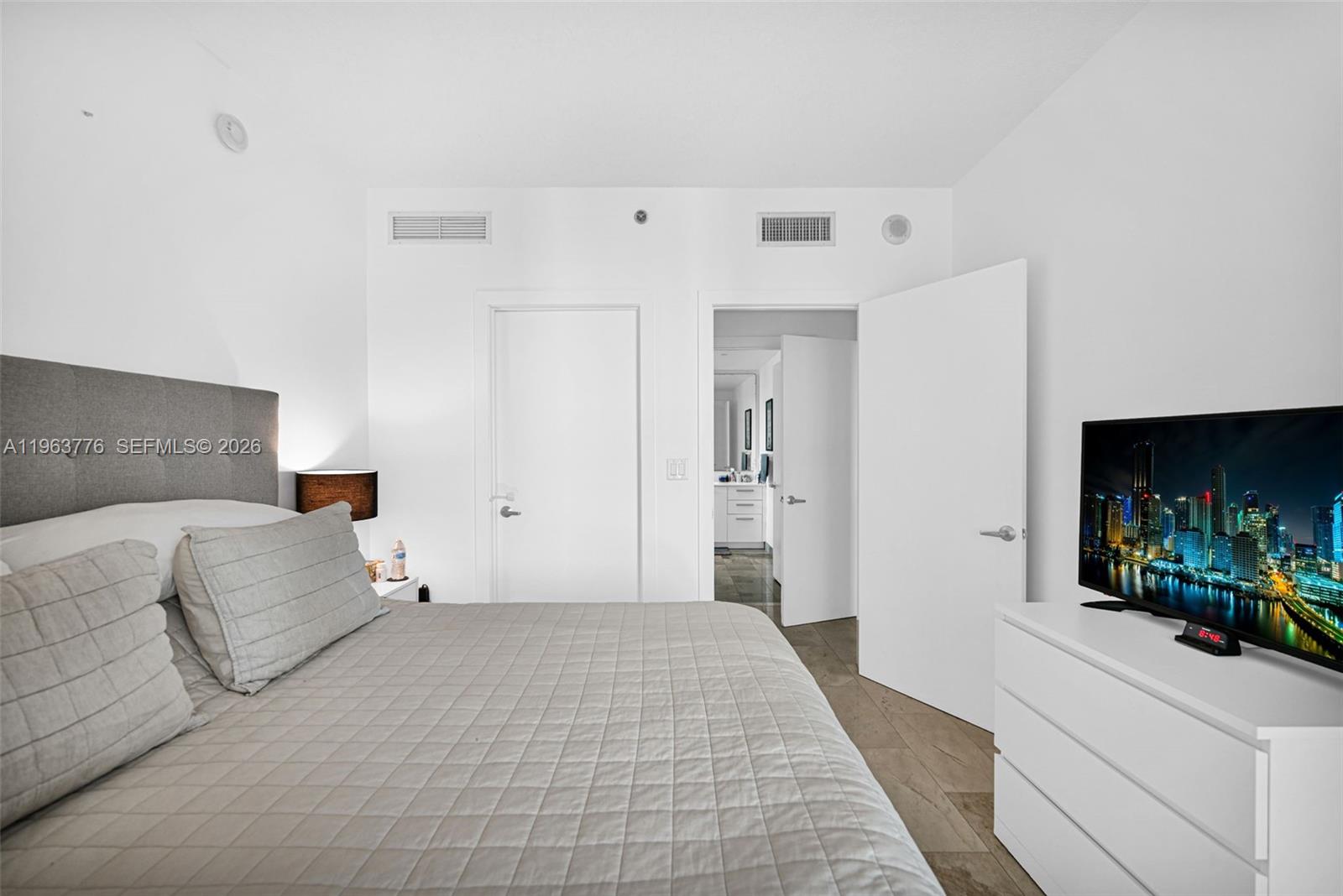 1050 Brickell Ave #2910 Miami, FL 33131