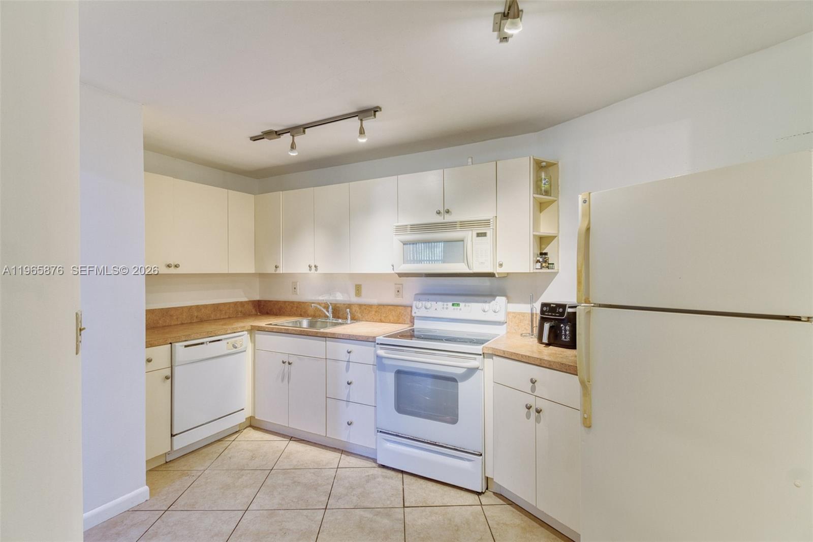 800 Parkview Dr #311 Hallandale Beach, FL 33009