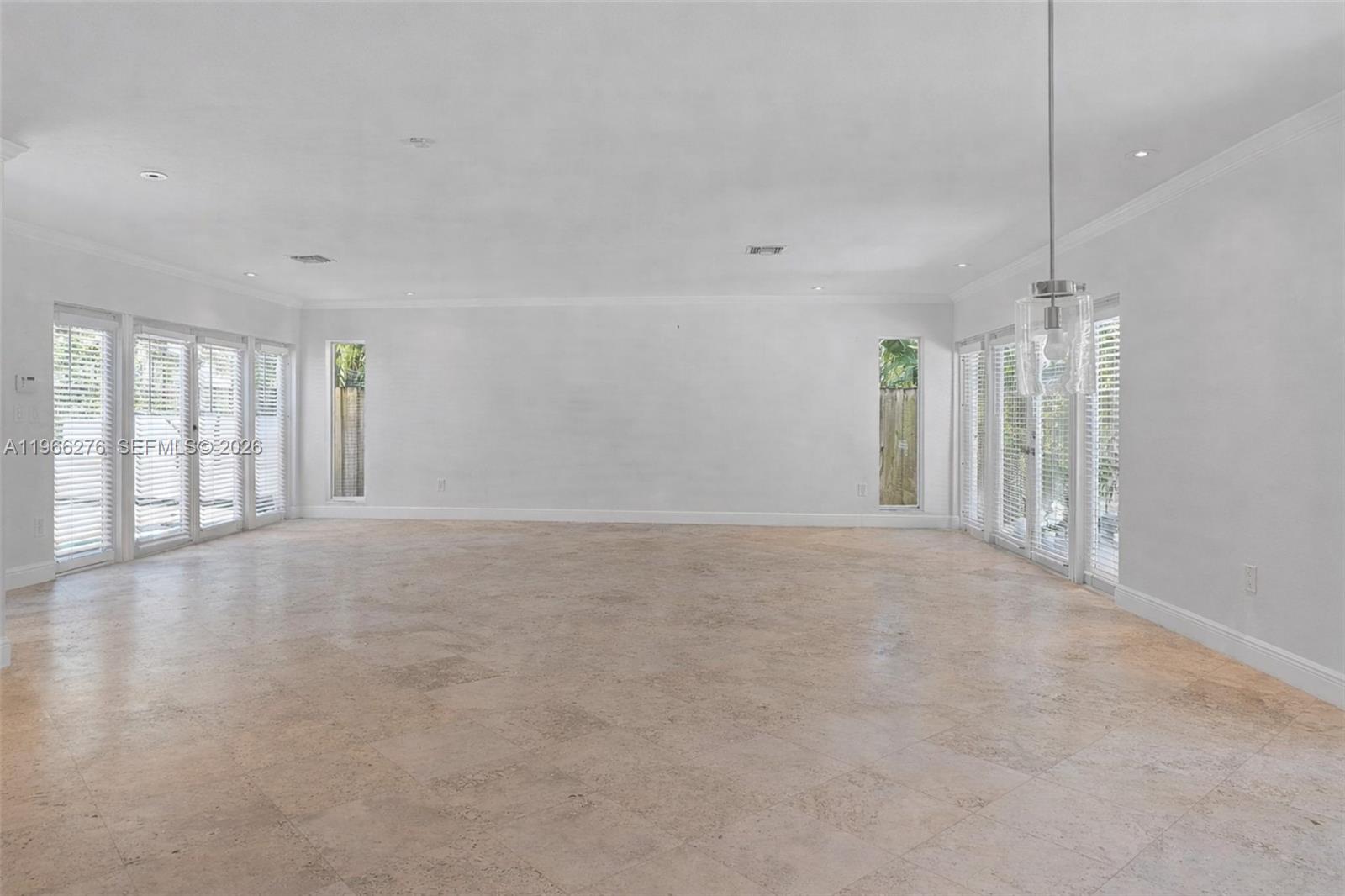 5830 Pine Tree Dr Miami Beach, FL 33140