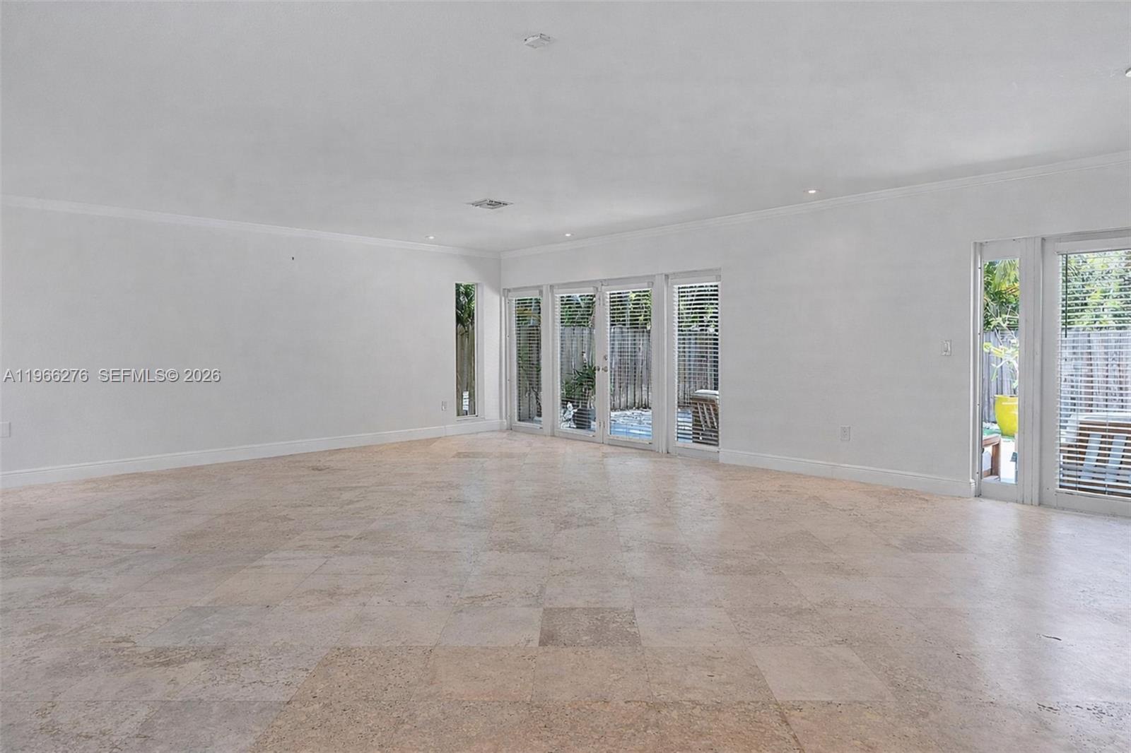 5830 Pine Tree Dr Miami Beach, FL 33140