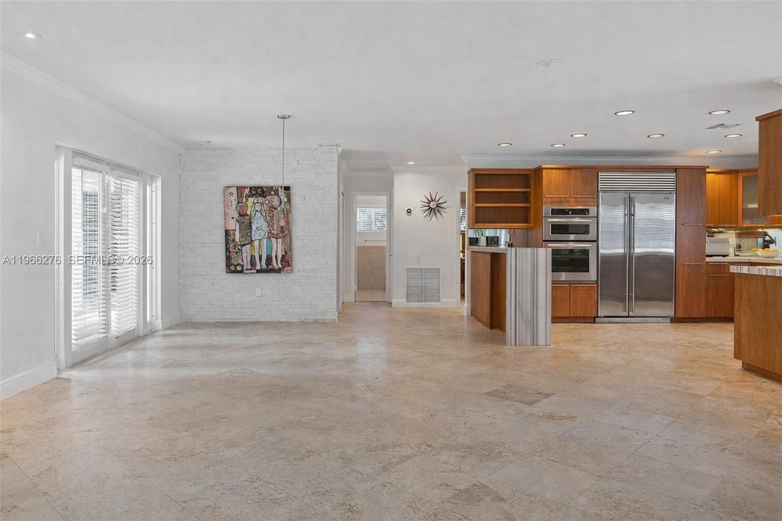 5830 Pine Tree Dr Miami Beach, FL 33140