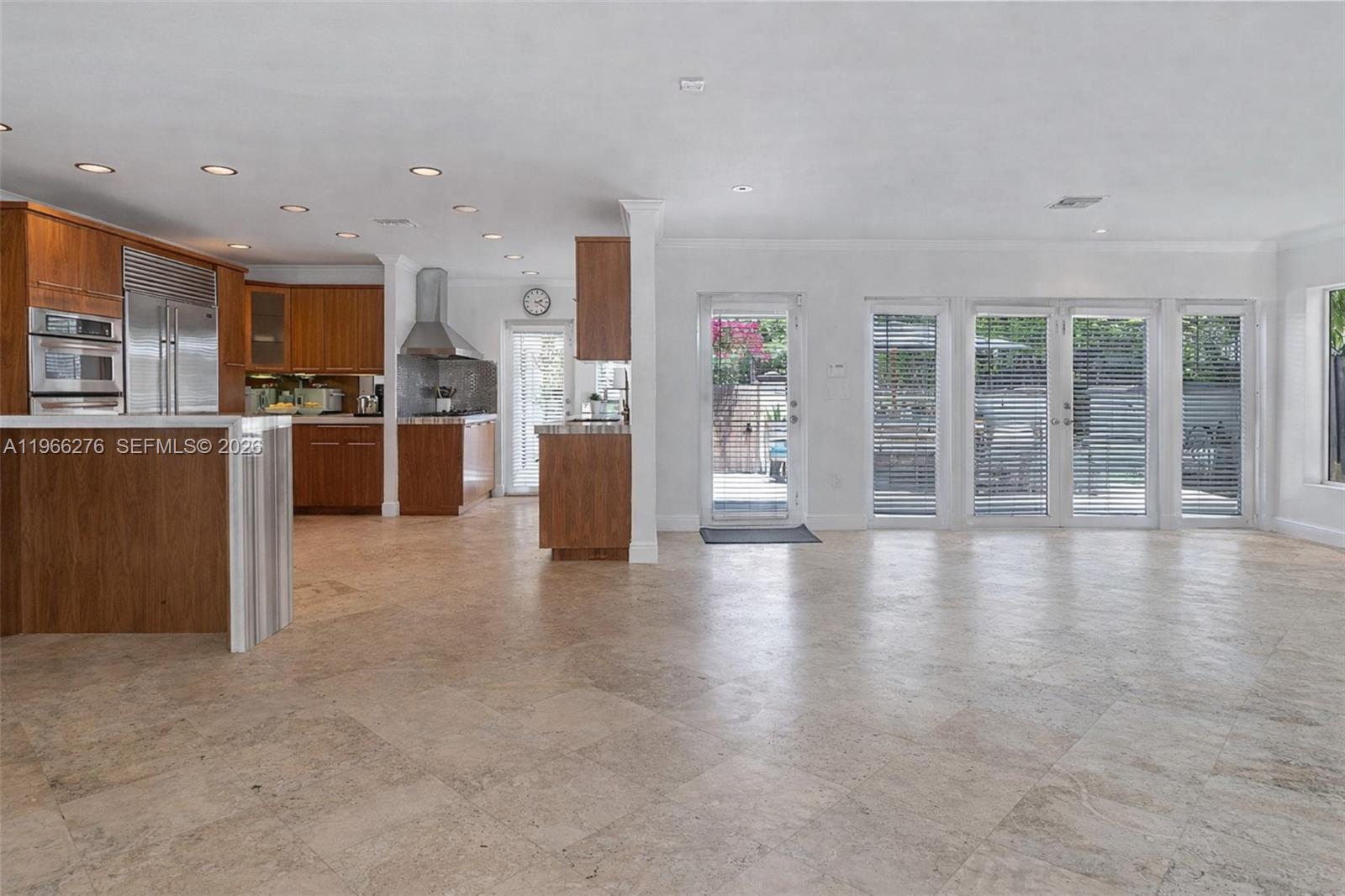 5830 Pine Tree Dr Miami Beach, FL 33140