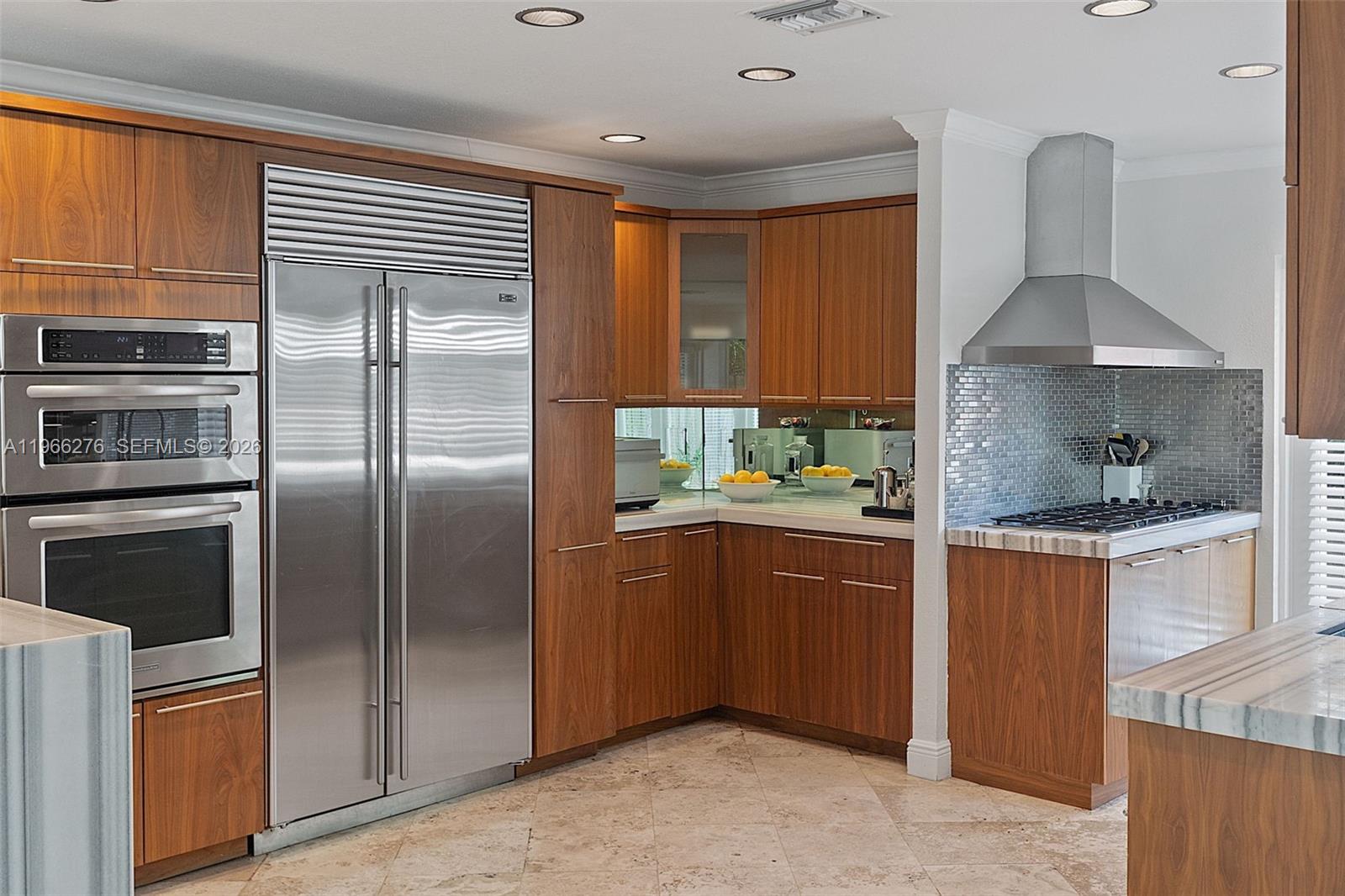 5830 Pine Tree Dr Miami Beach, FL 33140