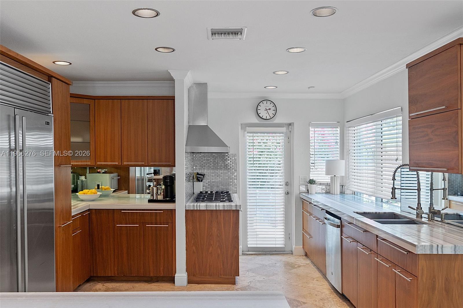 5830 Pine Tree Dr Miami Beach, FL 33140