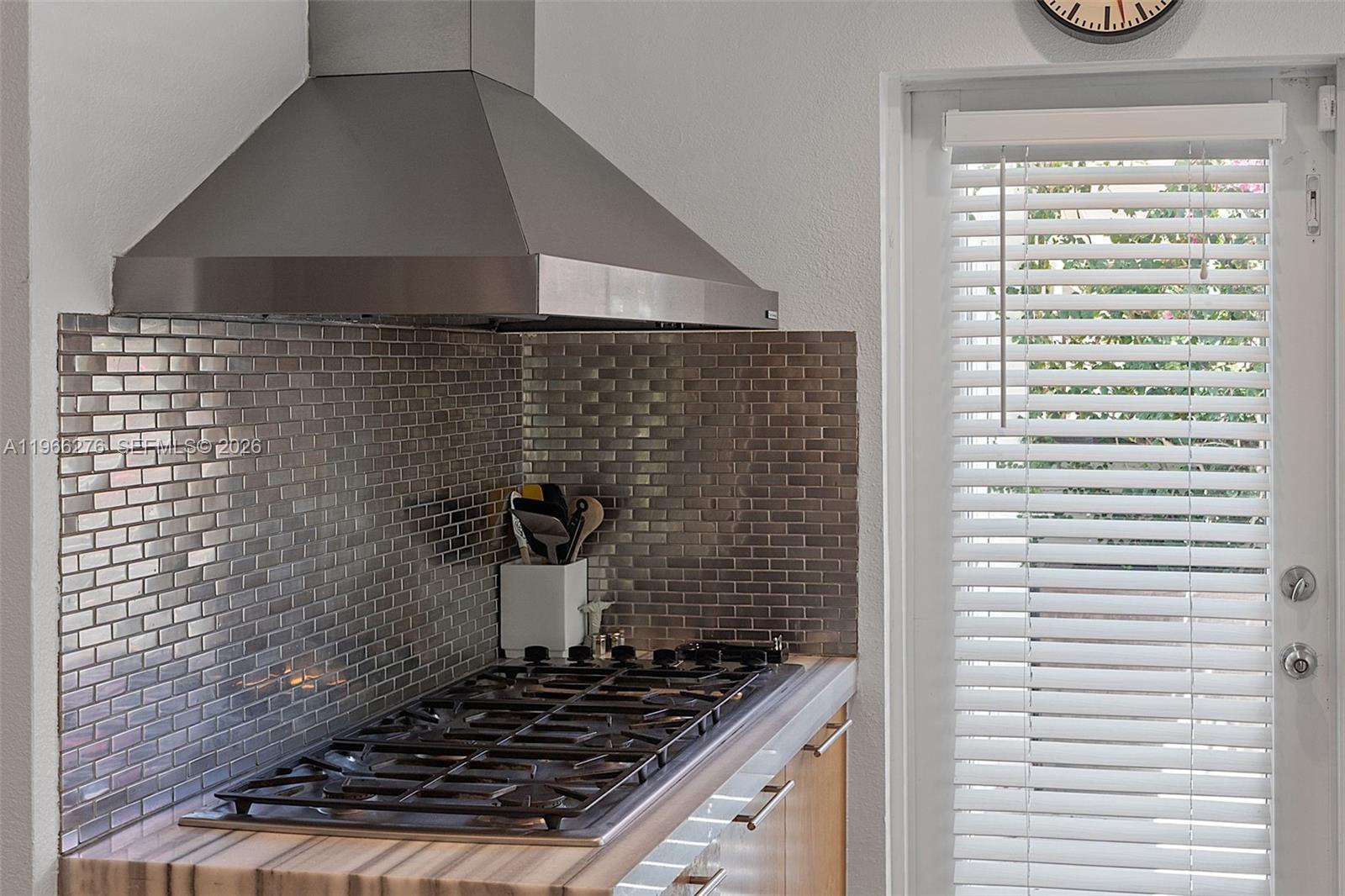 5830 Pine Tree Dr Miami Beach, FL 33140