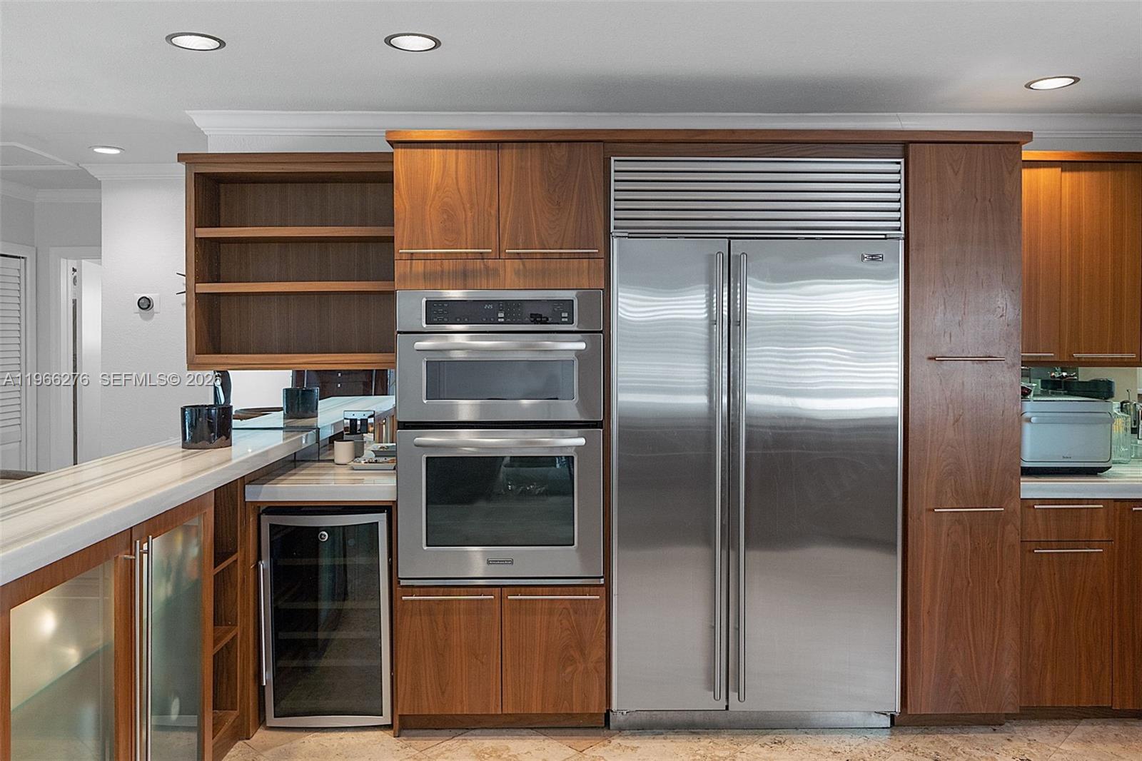 5830 Pine Tree Dr Miami Beach, FL 33140