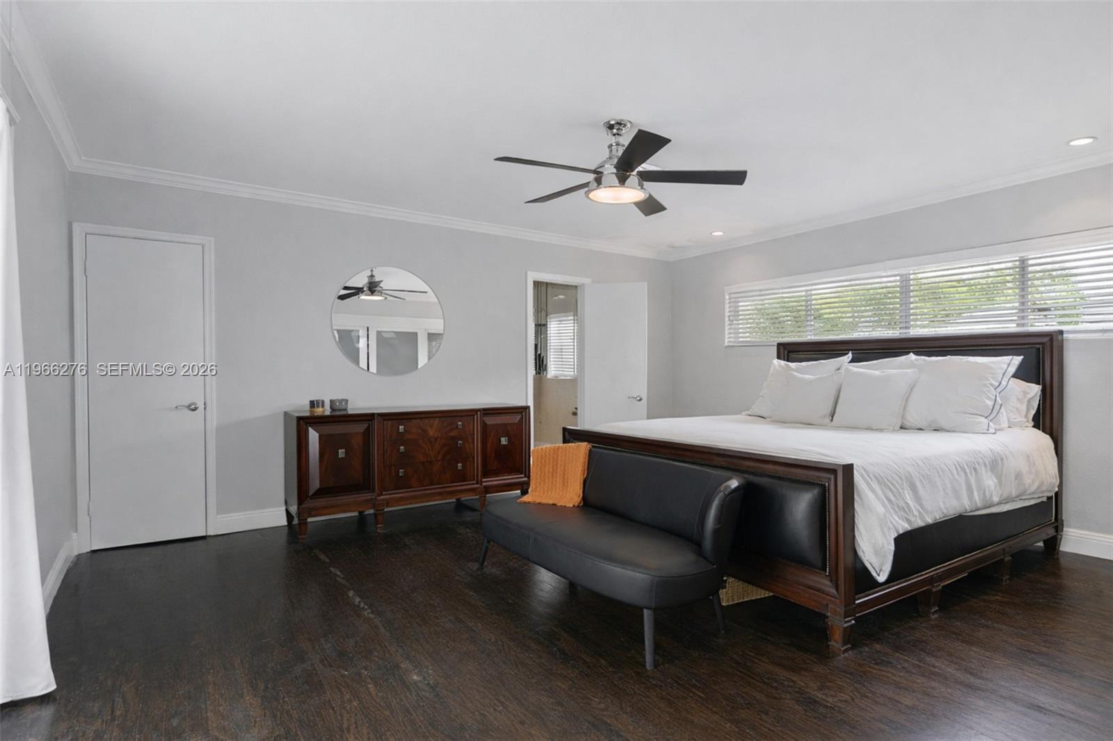 5830 Pine Tree Dr Miami Beach, FL 33140