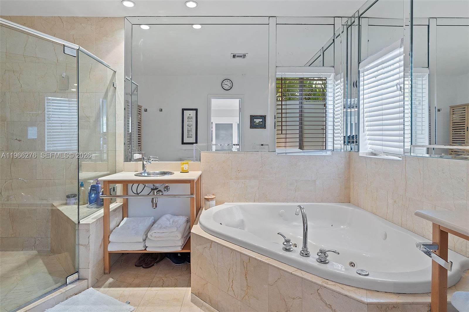 5830 Pine Tree Dr Miami Beach, FL 33140