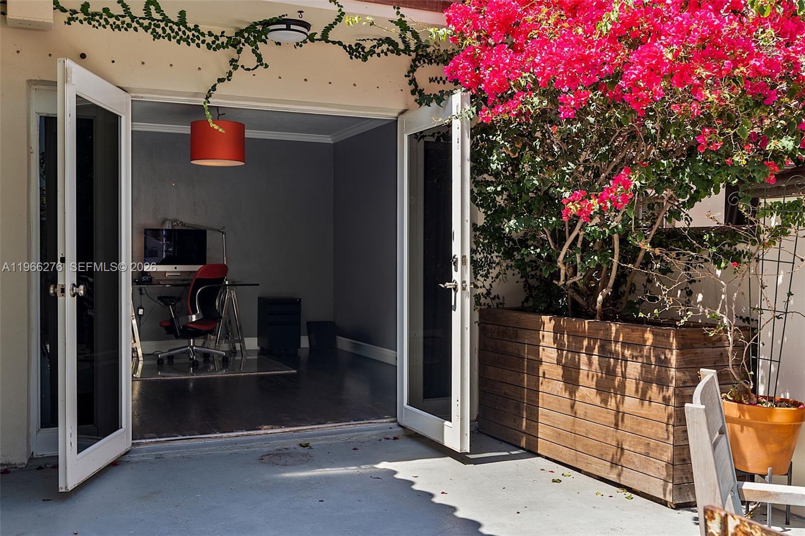 5830 Pine Tree Dr Miami Beach, FL 33140