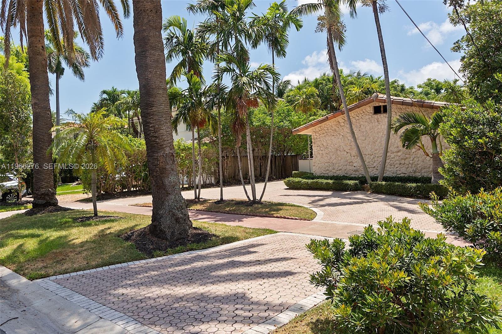 5830 Pine Tree Dr Miami Beach, FL 33140