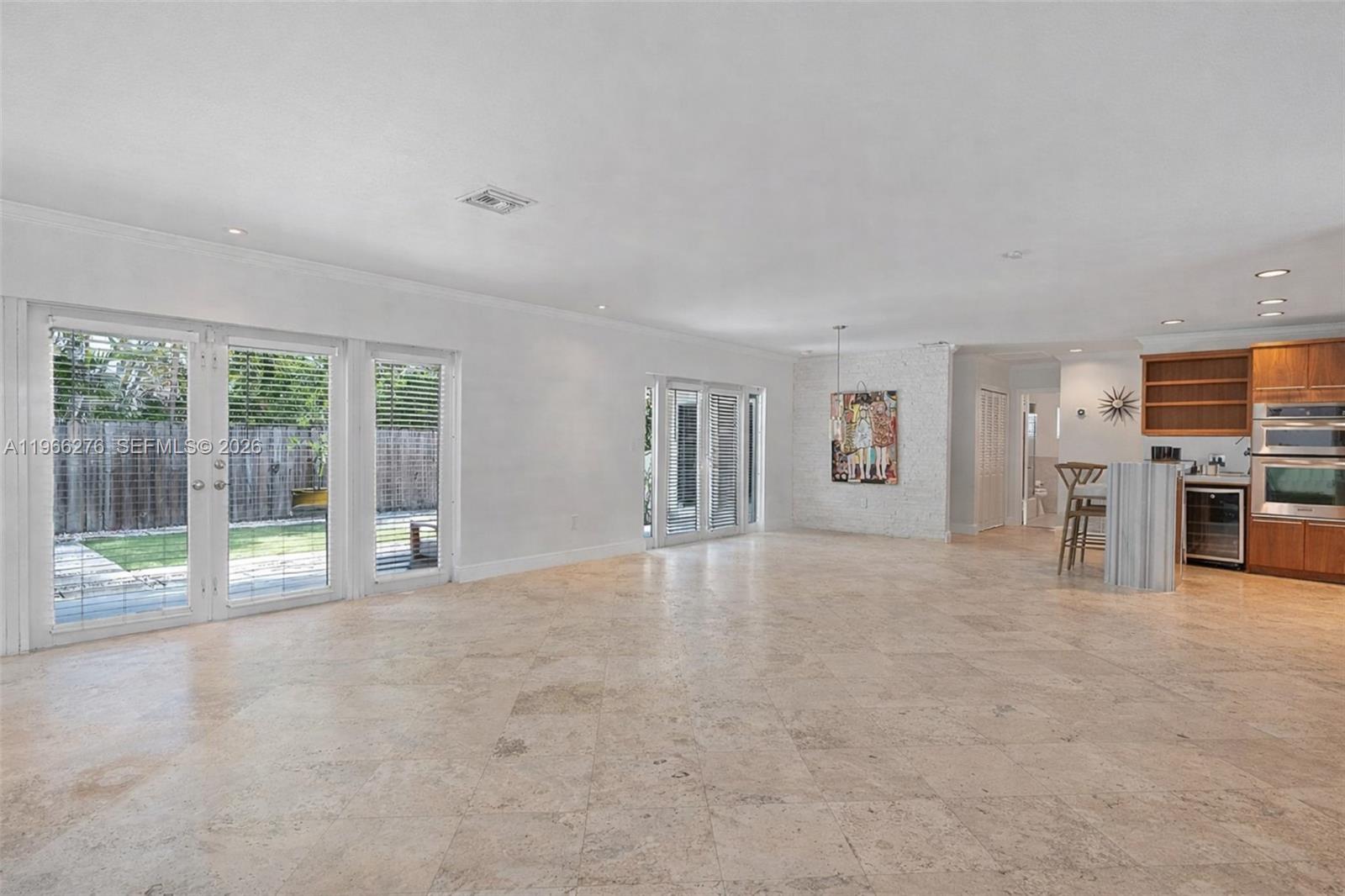 5830 Pine Tree Dr Miami Beach, FL 33140