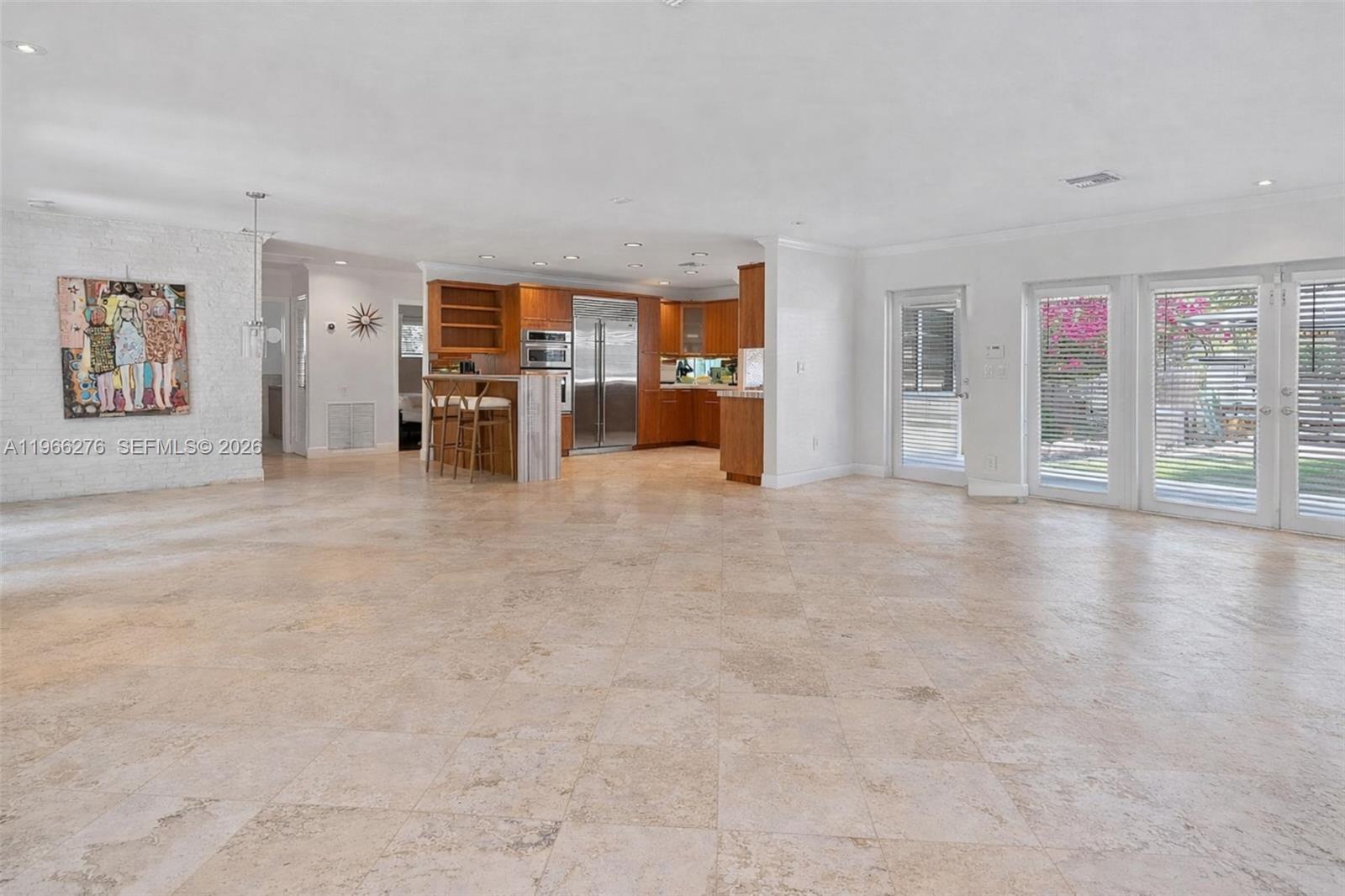 5830 Pine Tree Dr Miami Beach, FL 33140