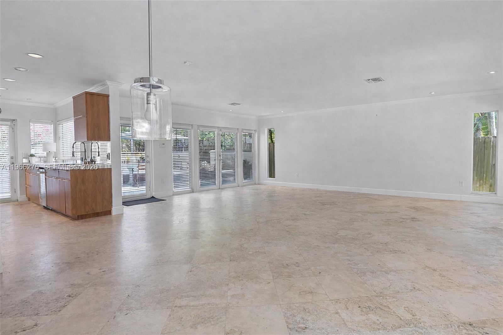 5830 Pine Tree Dr Miami Beach, FL 33140