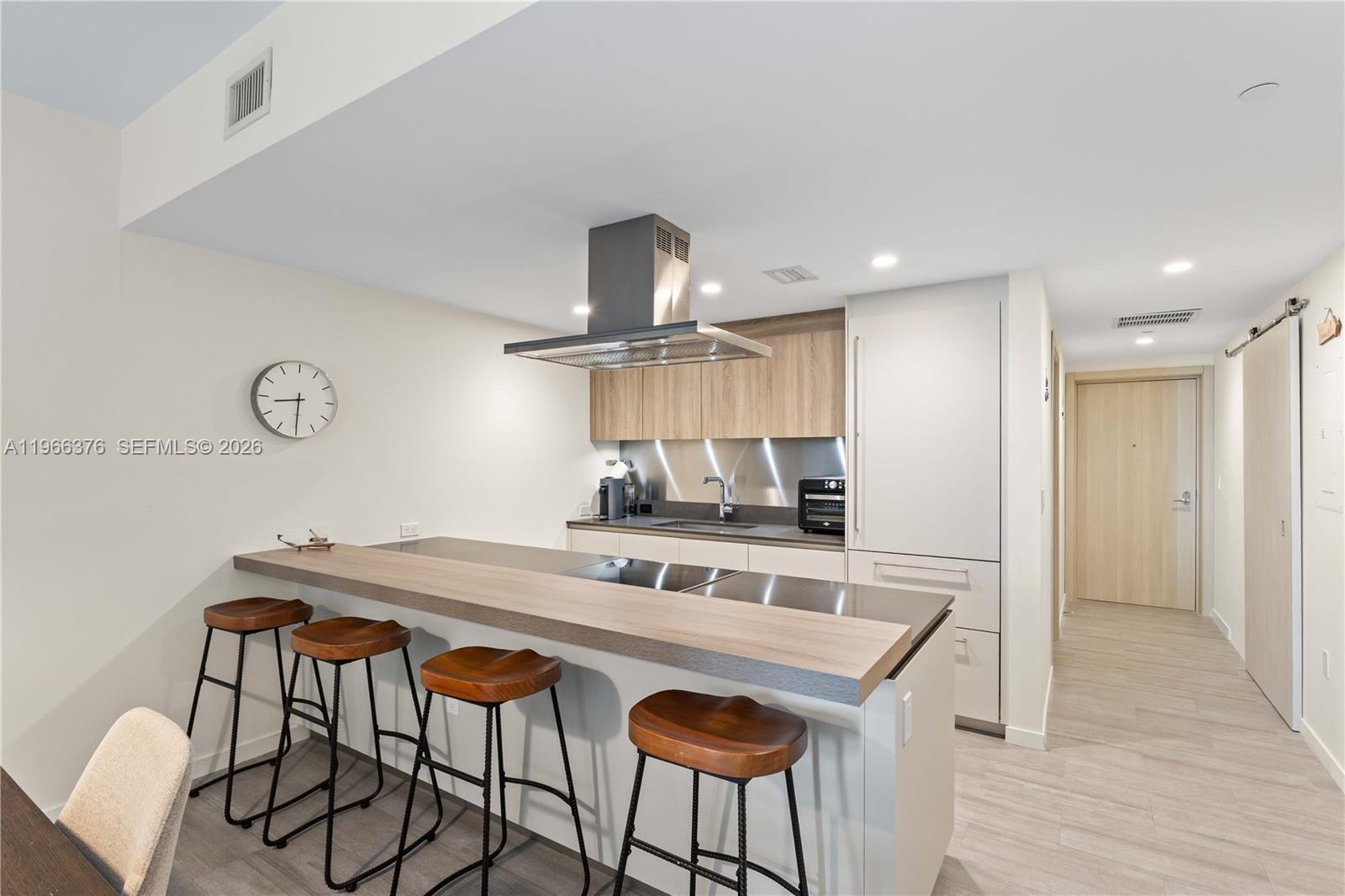 1000 Brickell Plz #4605