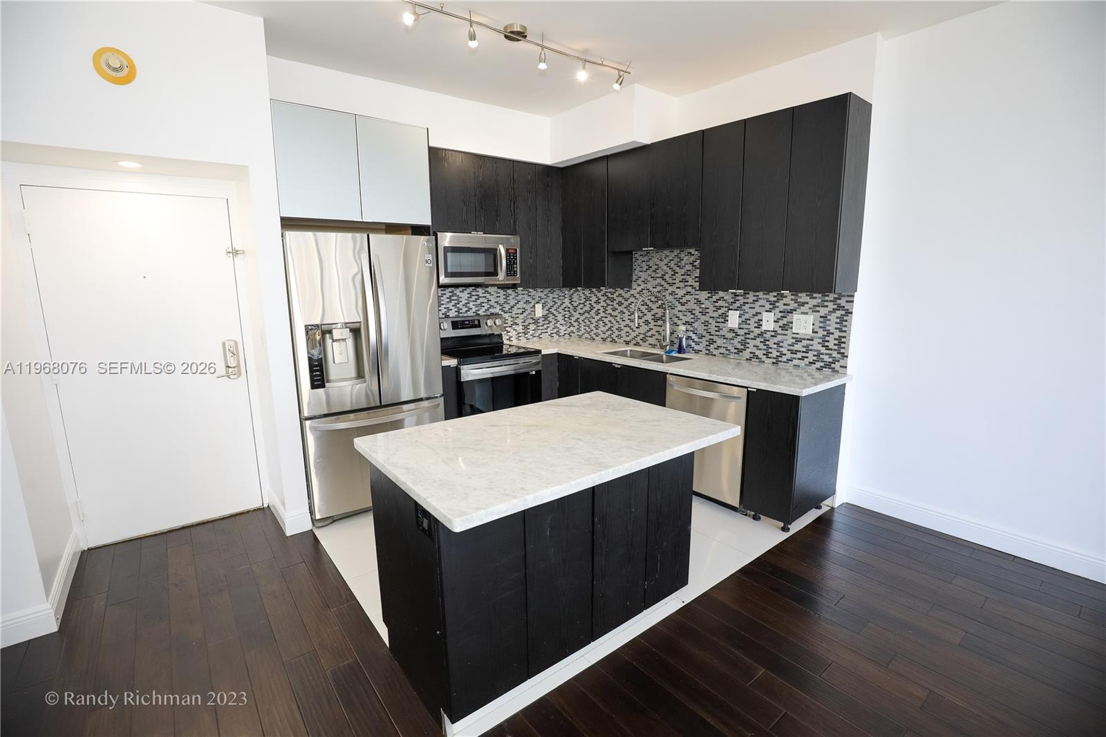 image Charter Club12