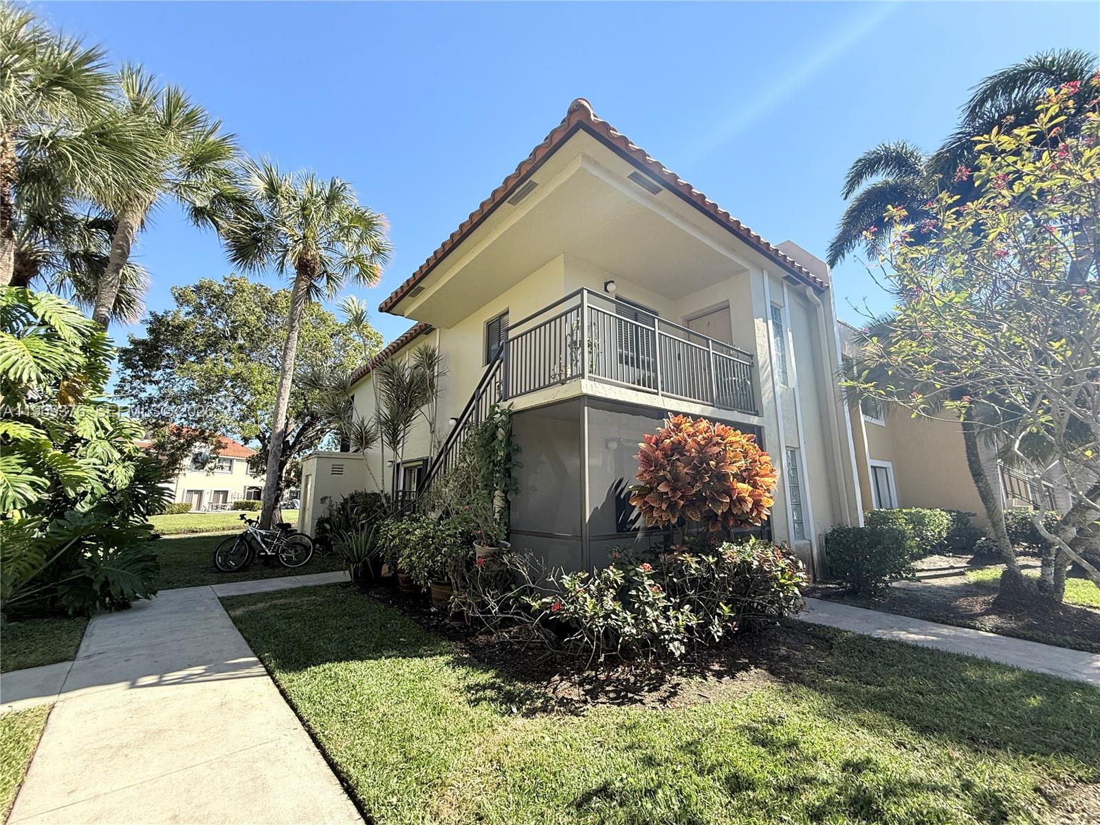 432 Lakeview Dr #201