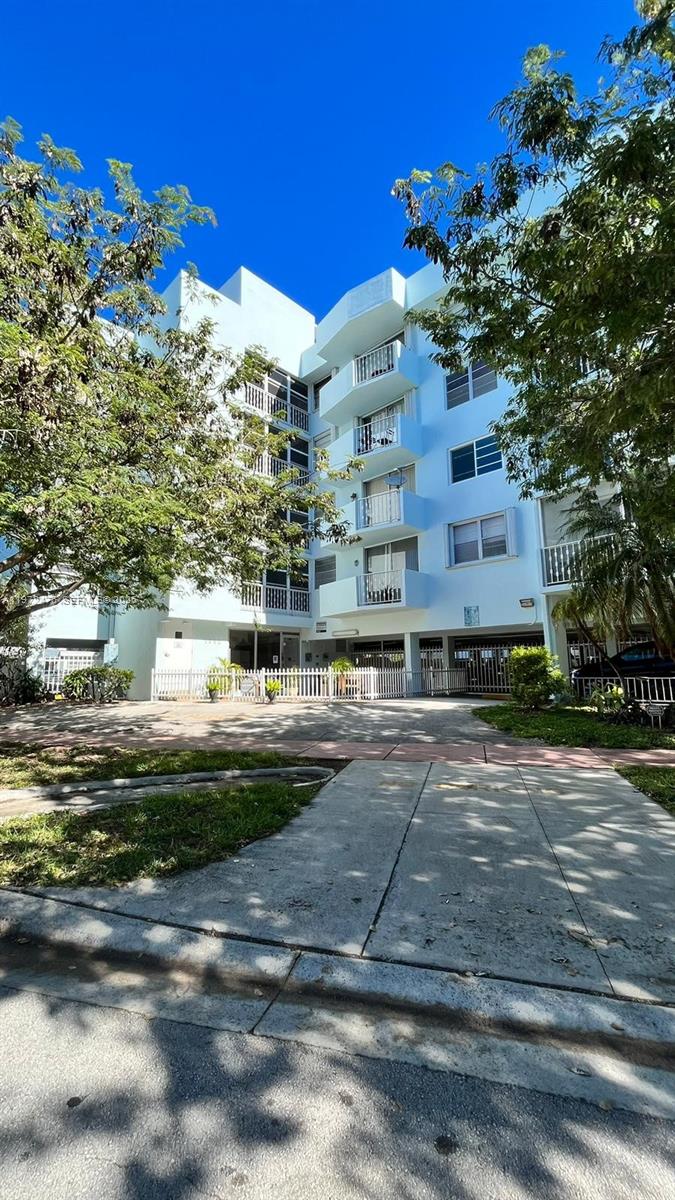 1990 Marseille Dr #407 Miami Beach, FL 33141