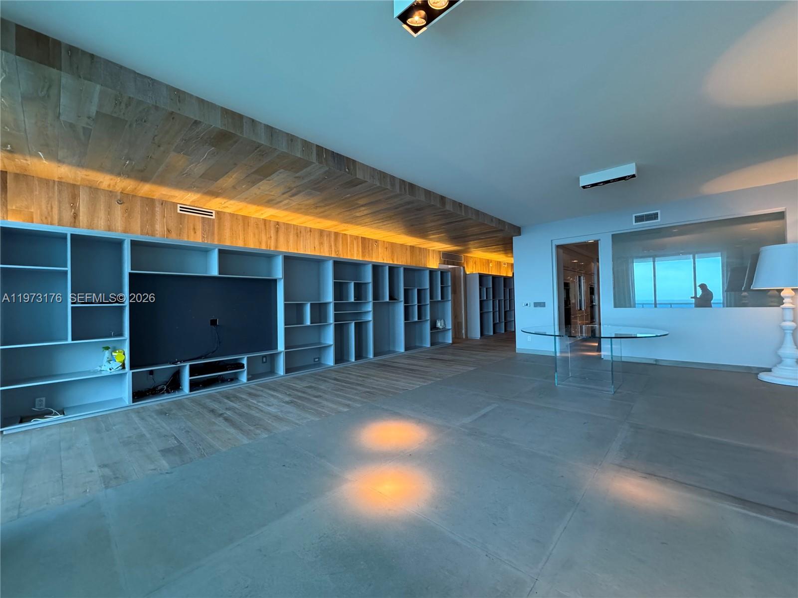 2711 S Ocean Dr #3404 Hollywood, FL 33019