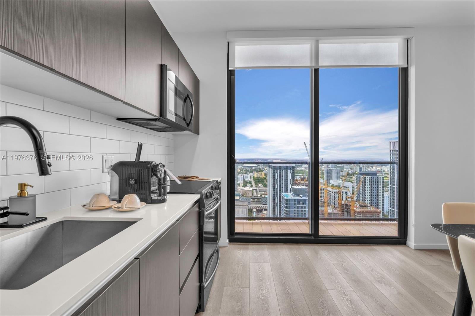 398 NE 5th St #PH 4701 Miami, FL 33132