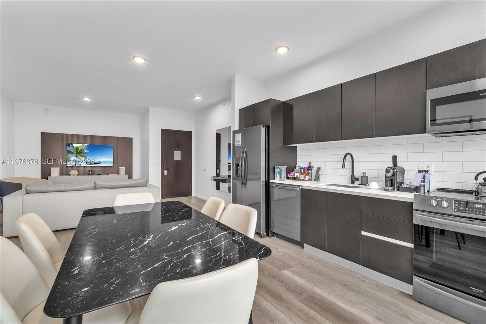 398 NE 5th St #PH 4701 Miami, FL 33132