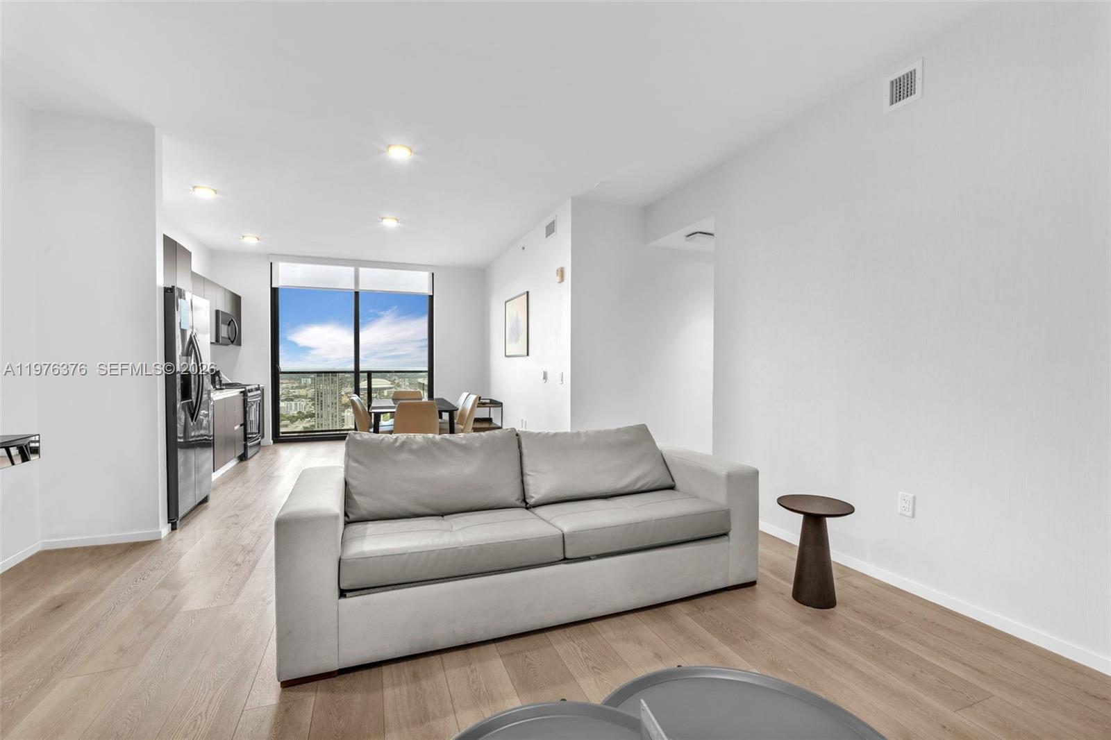 398 NE 5th St #PH 4701 Miami, FL 33132