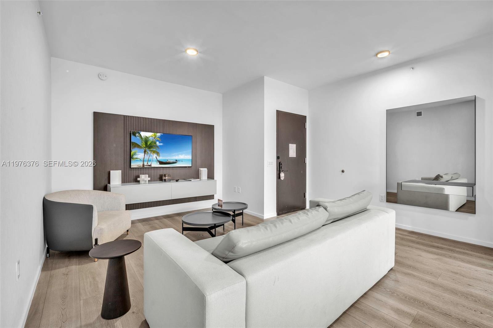 398 NE 5th St #PH 4701 Miami, FL 33132