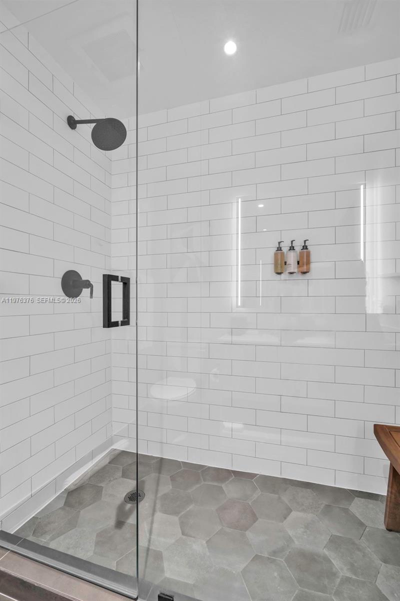 398 NE 5th St #PH 4701 Miami, FL 33132