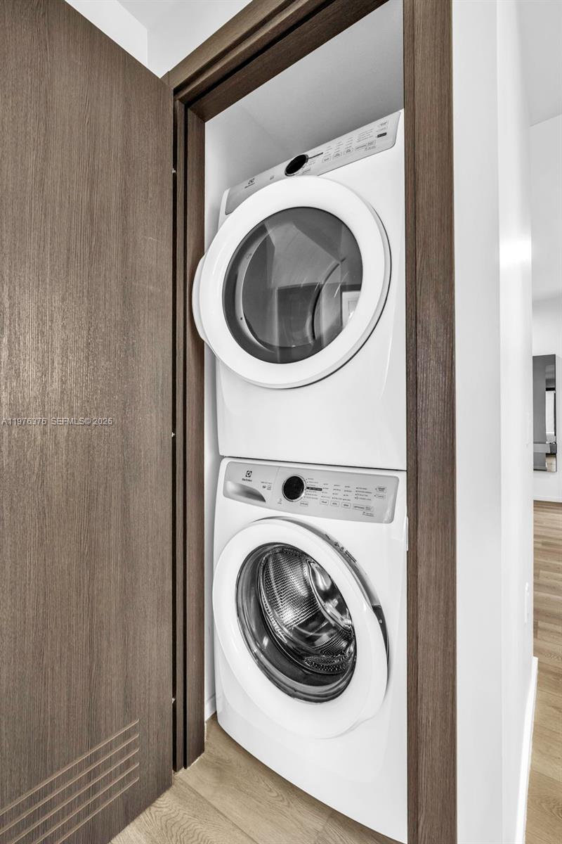 398 NE 5th St #PH 4701 Miami, FL 33132