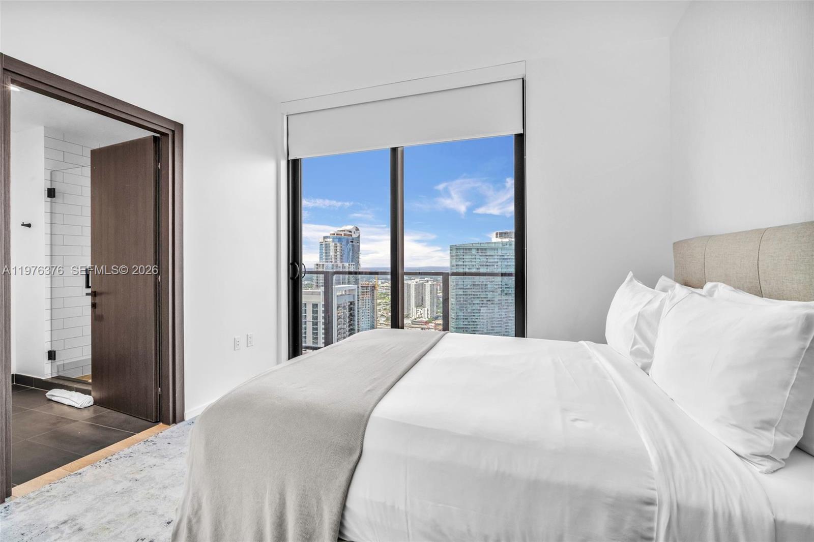 398 NE 5th St #PH 4701 Miami, FL 33132