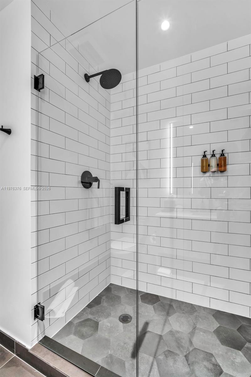 398 NE 5th St #PH 4701 Miami, FL 33132