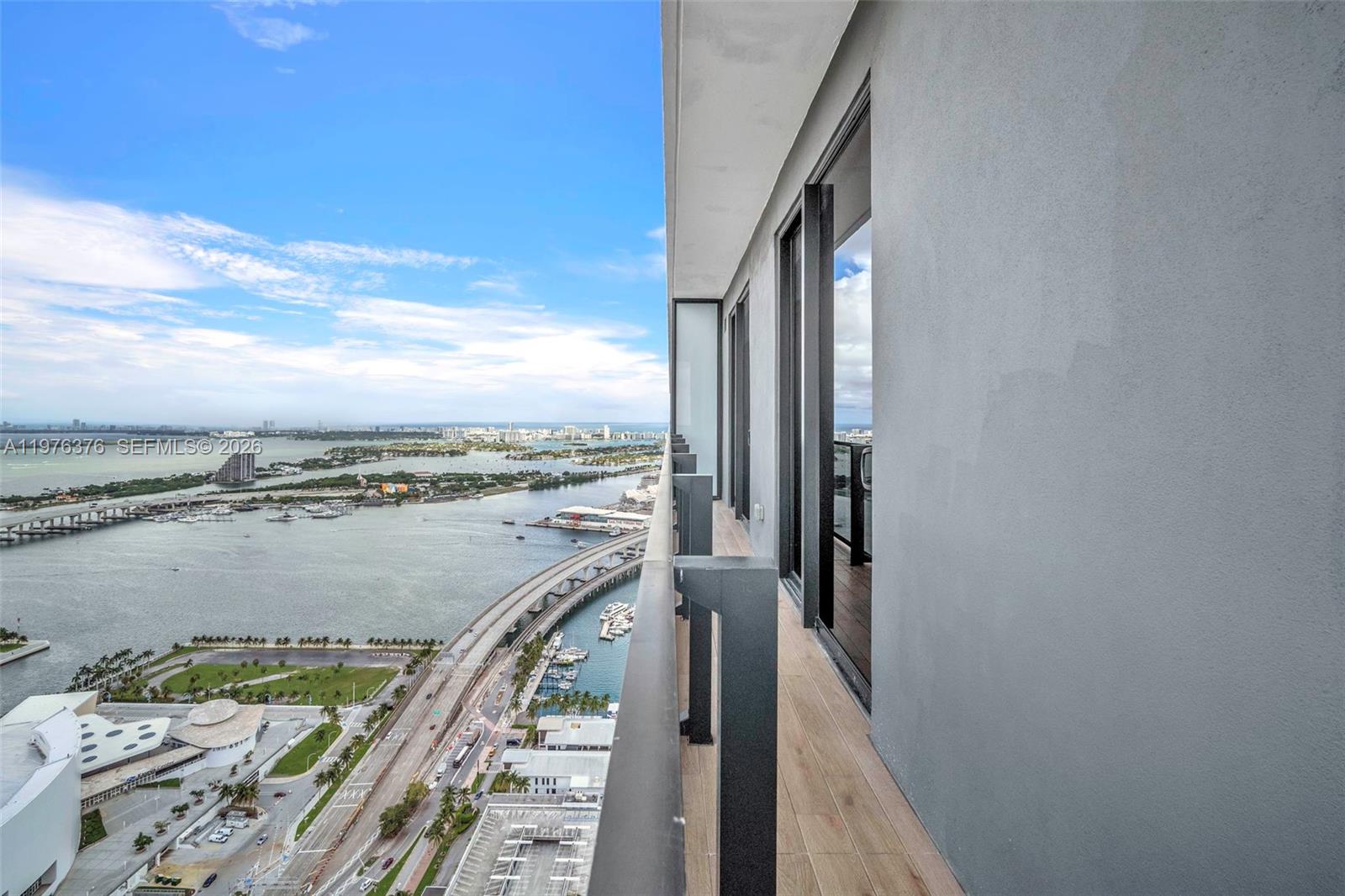 398 NE 5th St #PH 4701 Miami, FL 33132