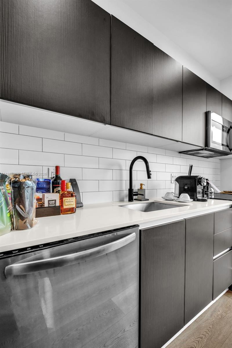 398 NE 5th St #PH 4701 Miami, FL 33132