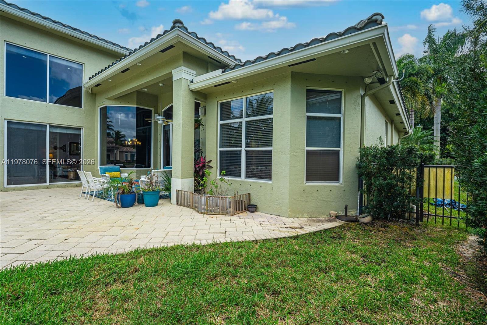 10221 Blue Palm St Plantation, FL 33324